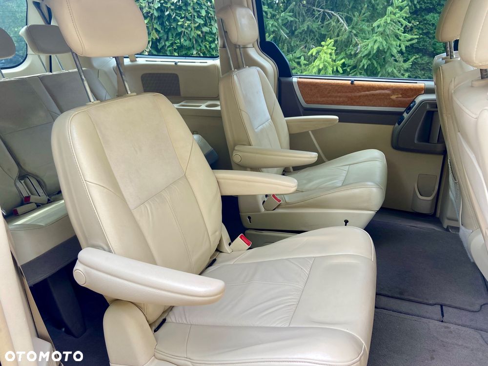 Chrysler Town & Country 3.8 - 9