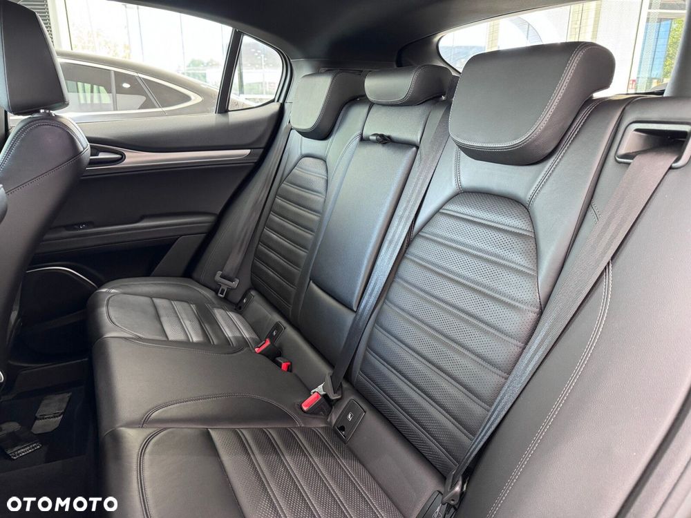 Alfa Romeo Stelvio 2.0 Turbo Veloce Q4 - 13
