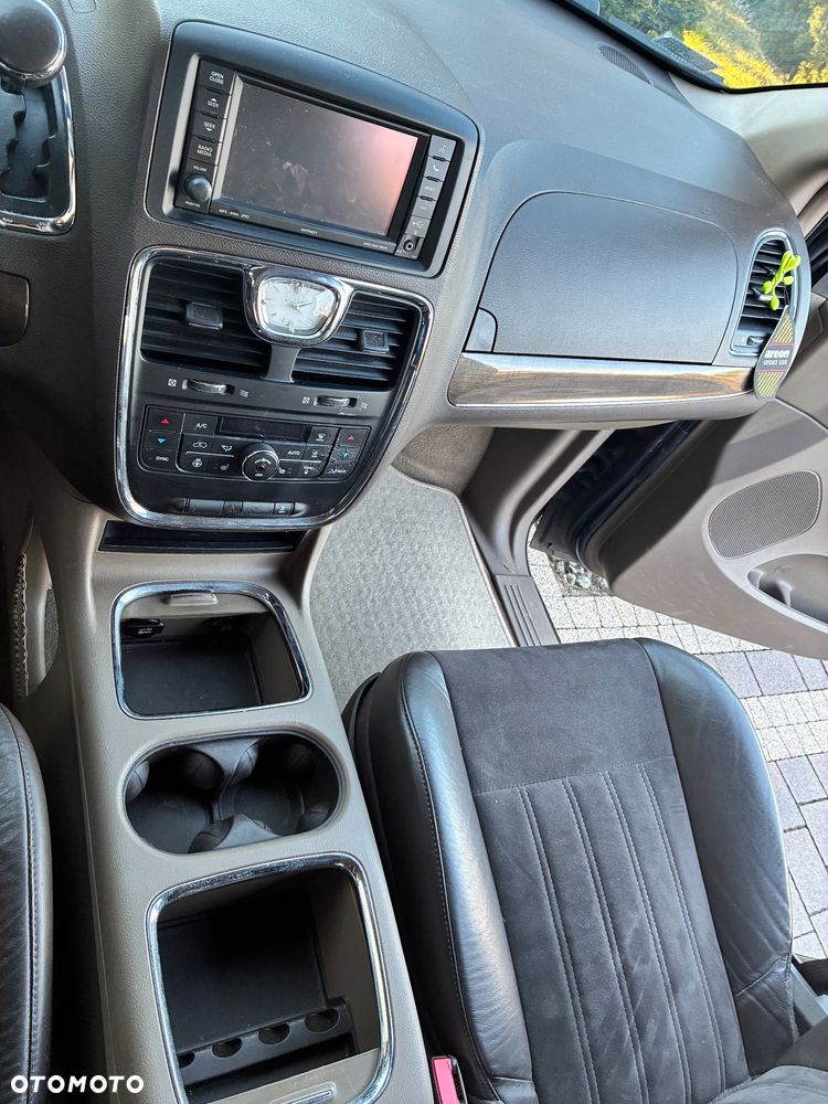 Lancia Voyager 2.8CRD Platinum - 23