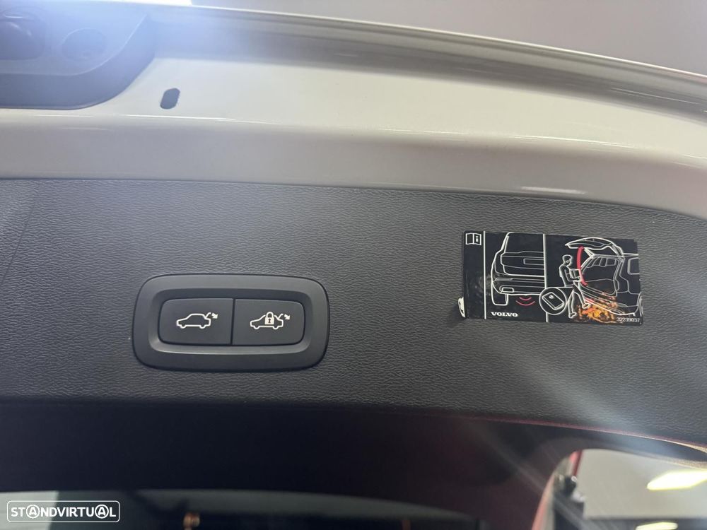 Volvo XC 40 1.5 T2 Momentum Plus - 24