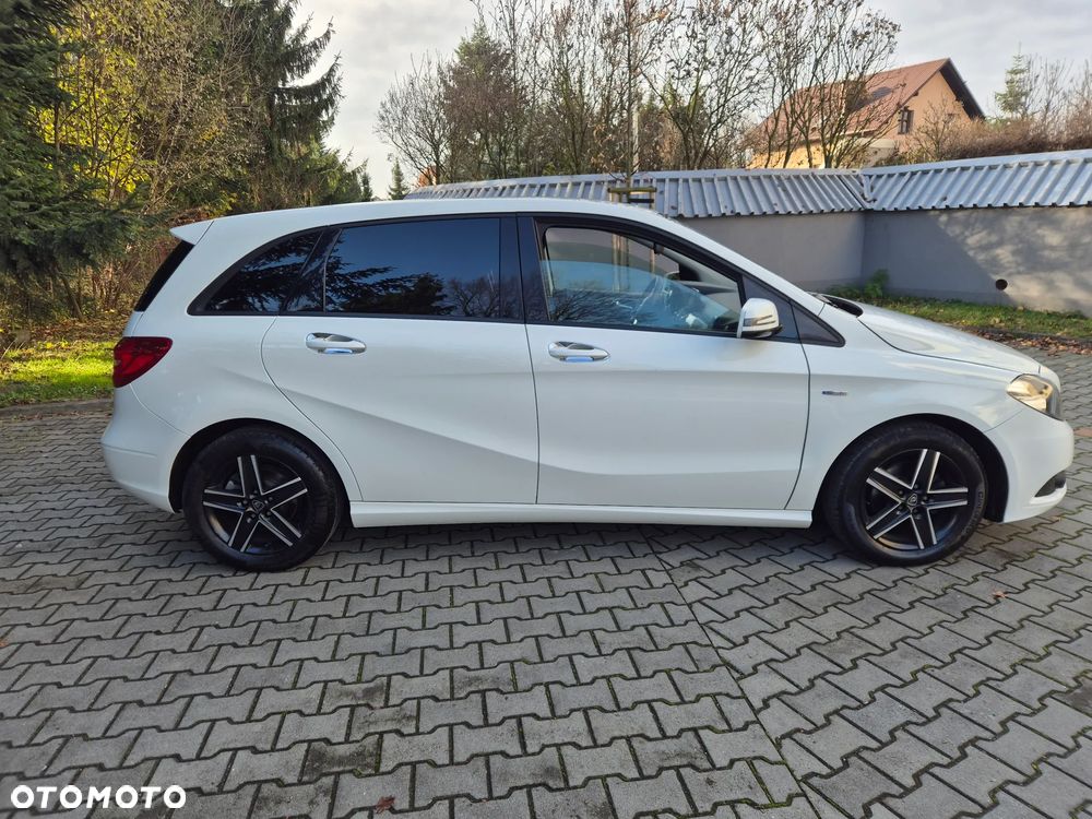 Mercedes-Benz Klasa B 180 7G-DCT Edition - 4