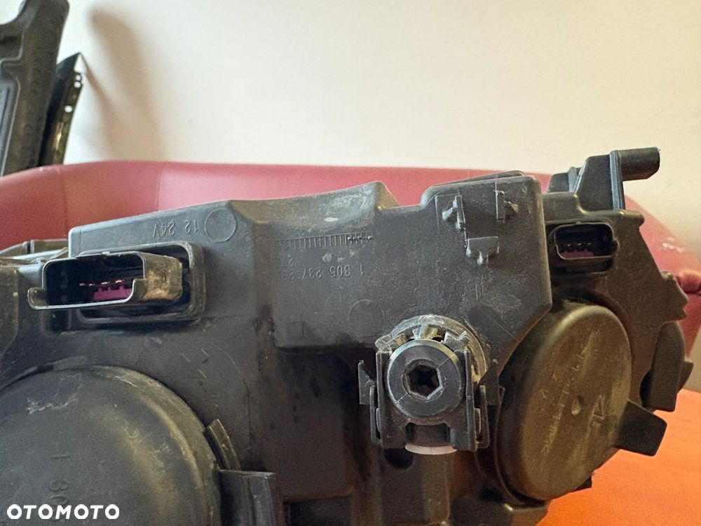 LAMPA PRZÓD PRAWA LIFT EU USZKODZONE MOCOWANIE 260103761R Renault Megane III - 9