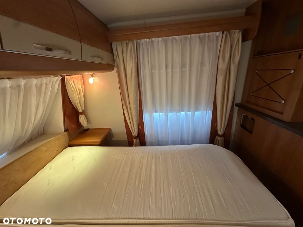 Hobby 560 UFF EXCELLENT z napędem i markizą pompowaną. - 36
