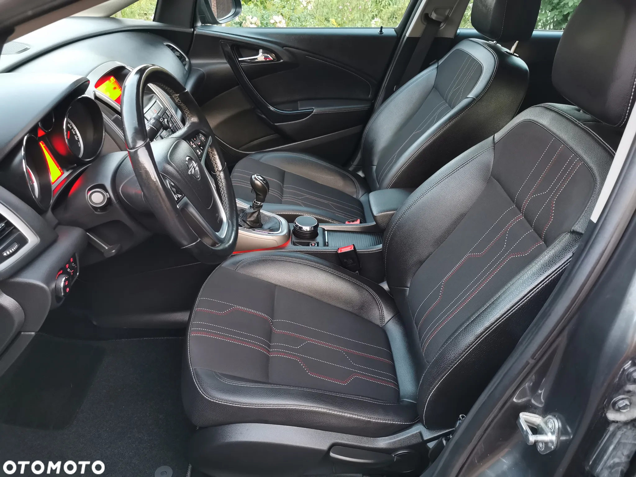 Opel Astra 1.4 Turbo 150 Jahre - 17