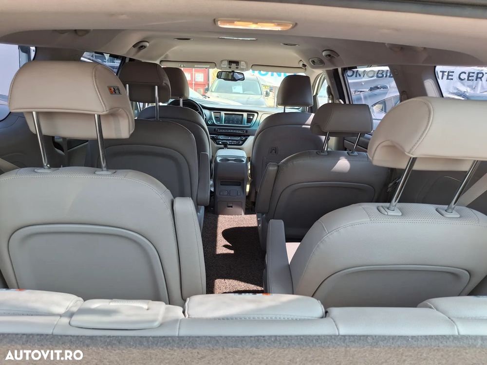 Kia Carnival - 33