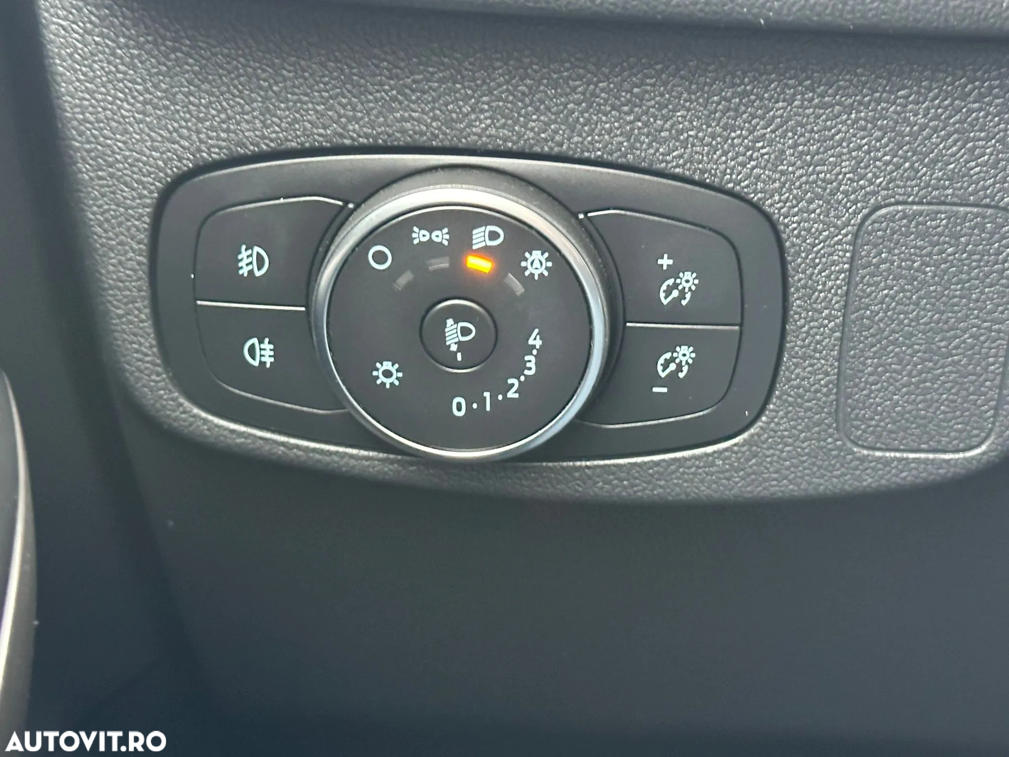Ford Focus Turnier 1.0 EcoBoost Start-Stopp-System ST-LINE - 19