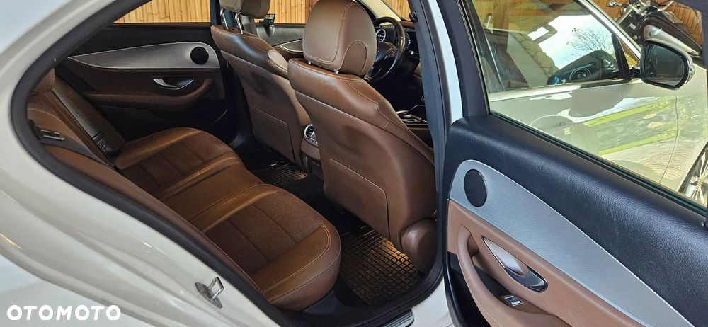 Mercedes-Benz Klasa E 220 d 4-Matic Business Edition 9G-TRONIC - 19