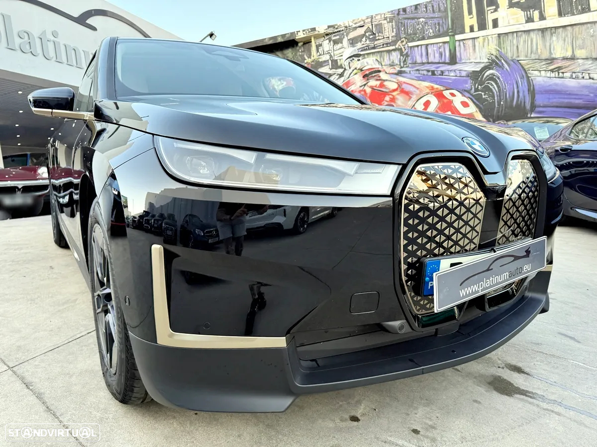 BMW iX xDrive 40 - 41