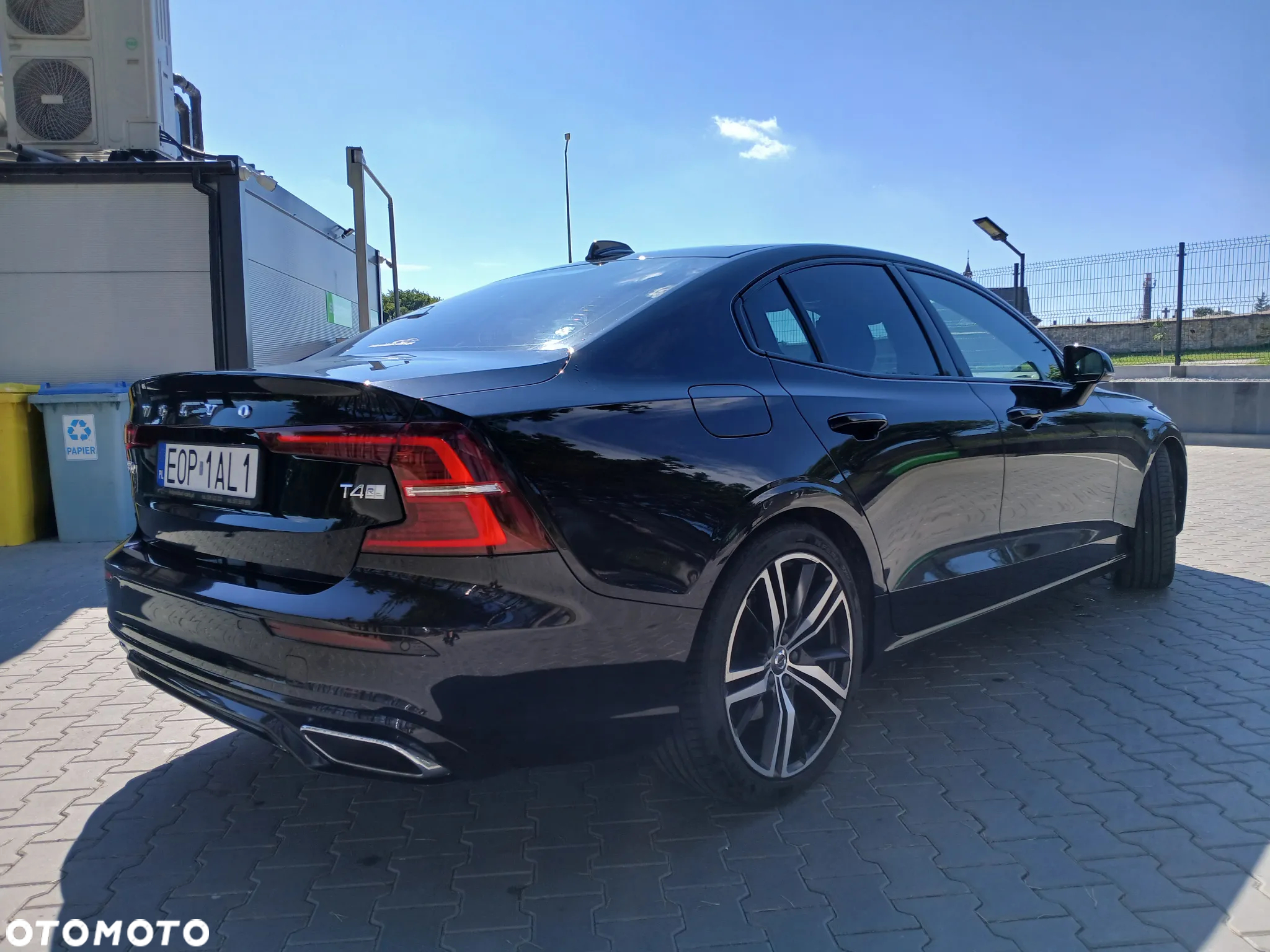Volvo S60 T4 R-Design - 4