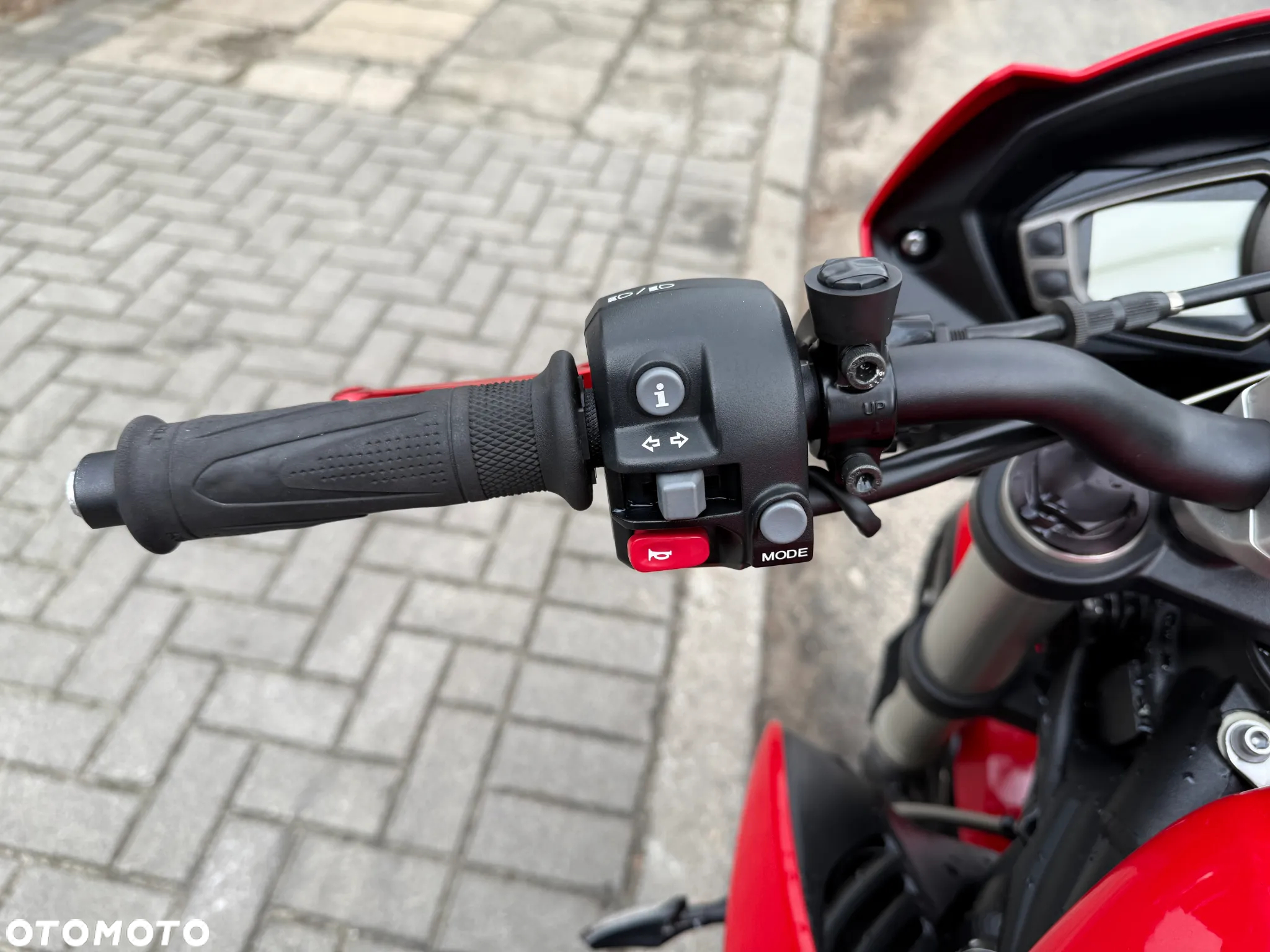 Triumph Street Triple - 15