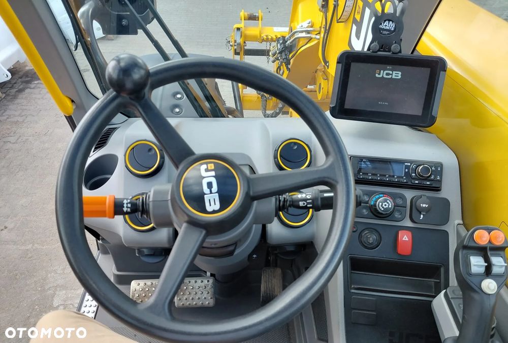 JCB 560-80 Agri Pro - 9