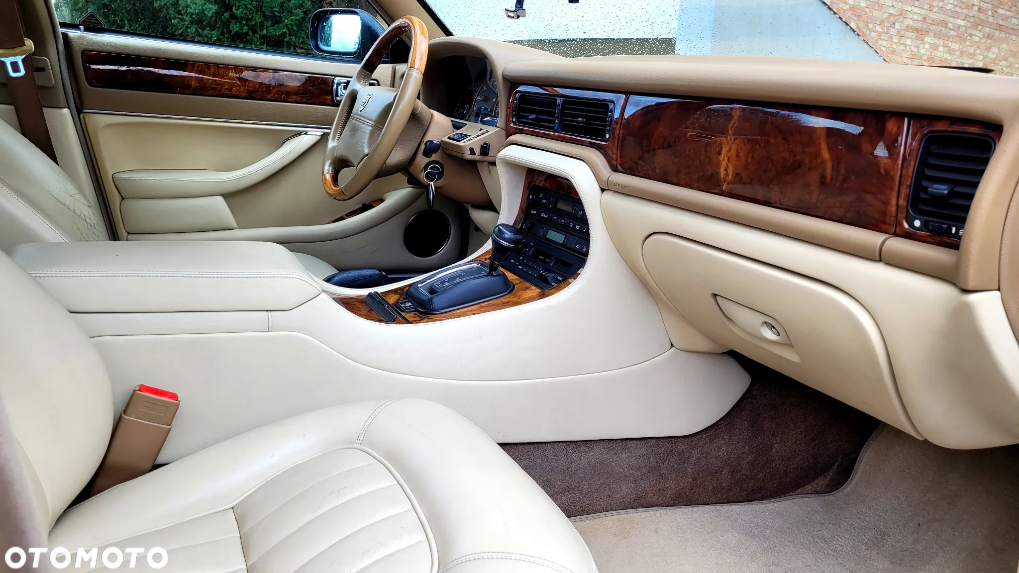 Jaguar XJ - 16