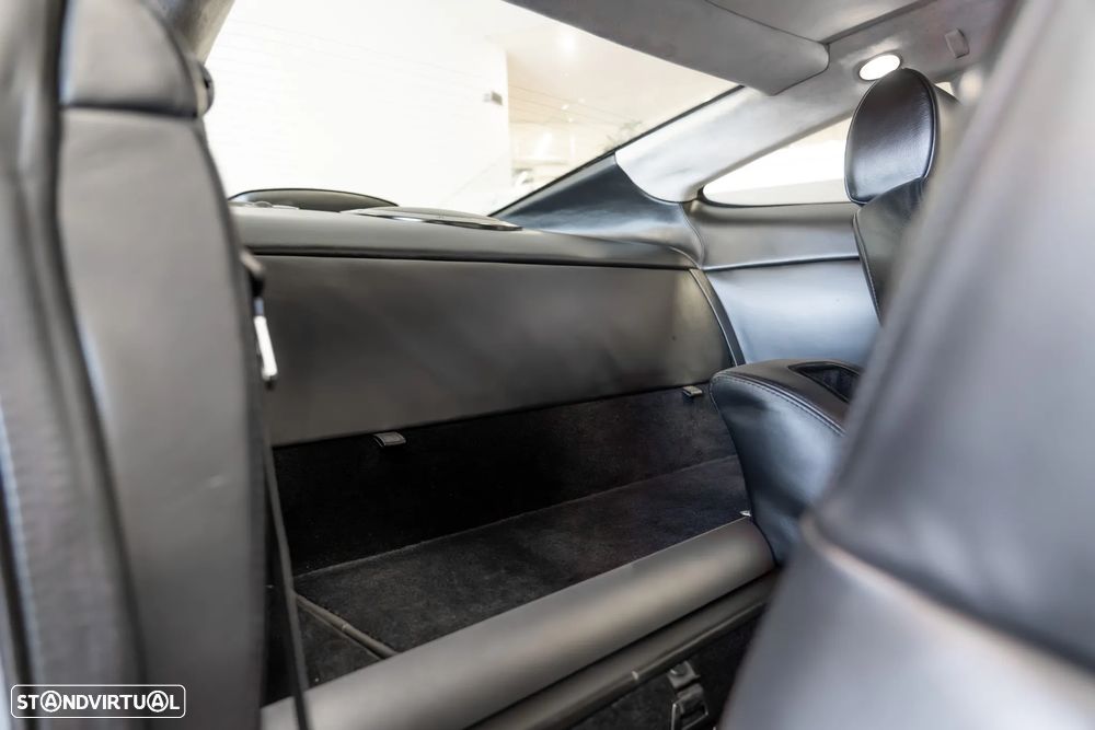 Aston Martin Vanquish - 10