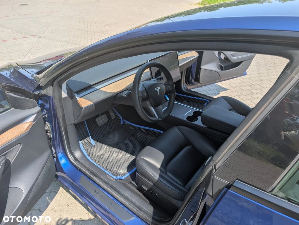 Tesla Model 3 - 8
