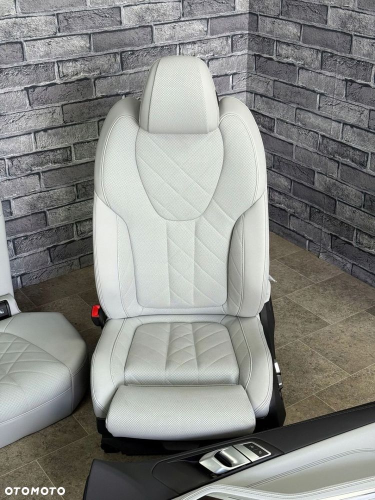 BMW X5 G05 WNĘTRZE FOTELE KANAPA BOCZKI M-PAKIET SKÓRA PODGRZEWANE SILVER - 13