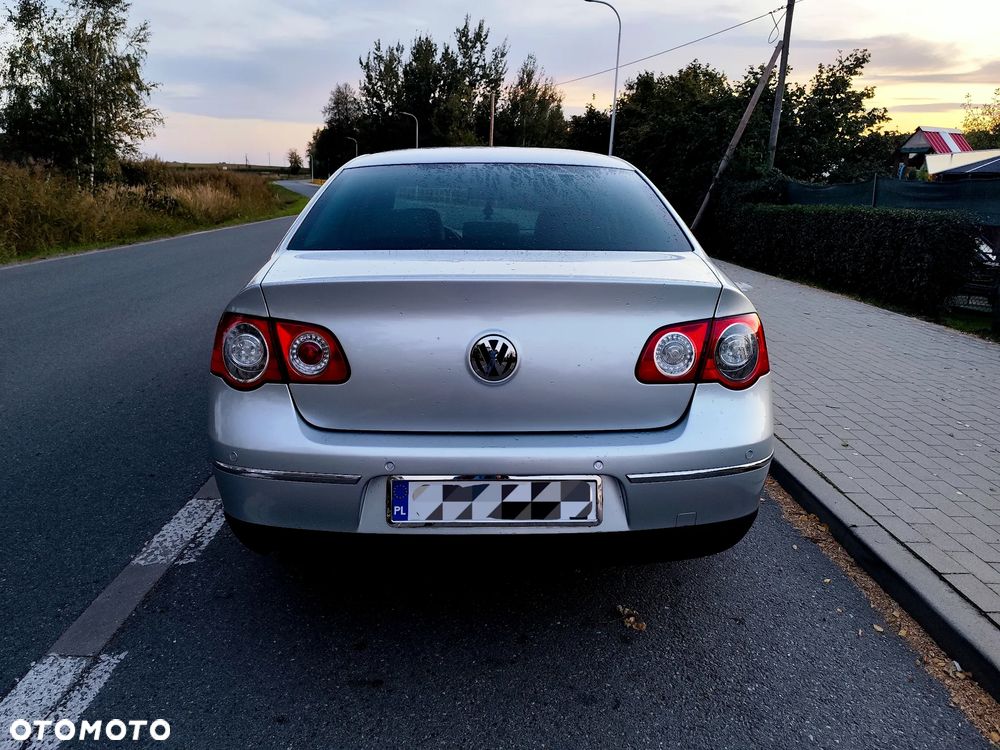 Volkswagen Passat - 16