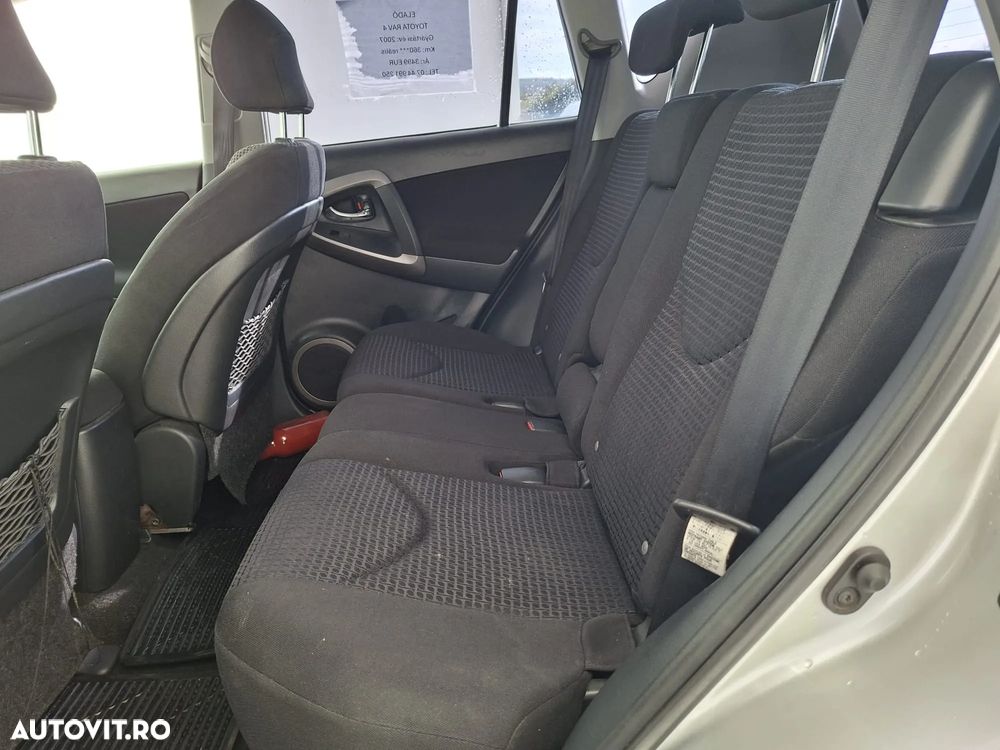 Toyota RAV4 2.2 D-4D 4x4 - 13