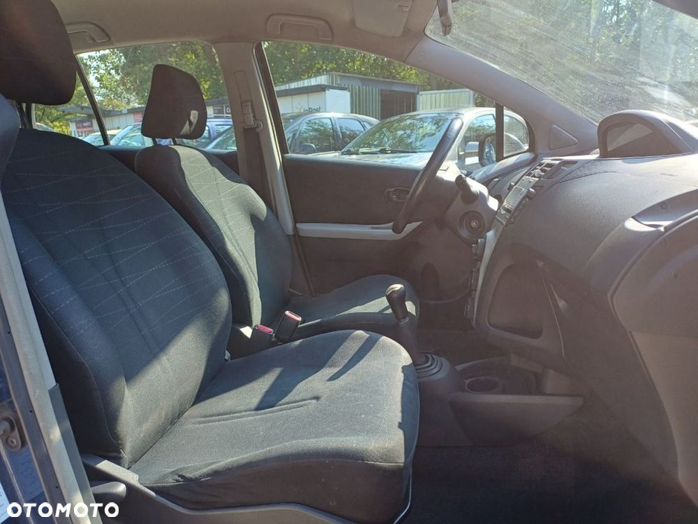 Toyota Yaris - 8