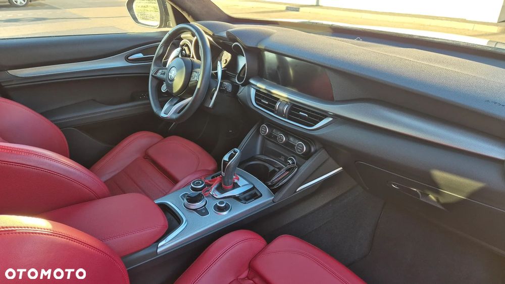 Alfa Romeo Stelvio 2.0 Turbo 16V AT8-Q4 Veloce - 6