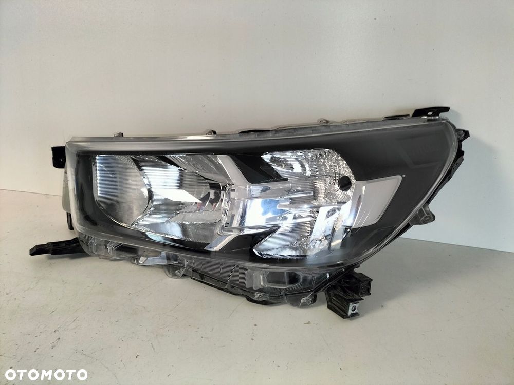 Lampa przednia reflektor lewa TOYOTA HILUX 8 VIII LIFT 20- - 3