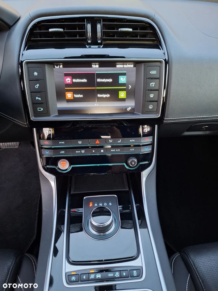 Jaguar XE 20d R-Sport - 13