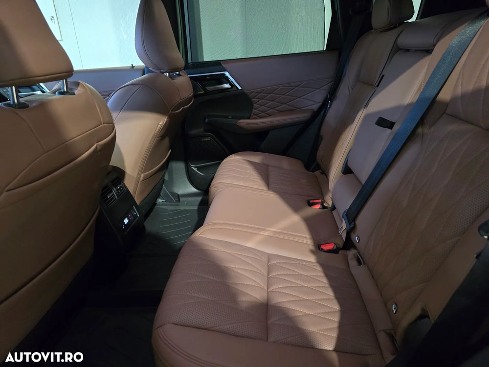 Mitsubishi Outlander - 11