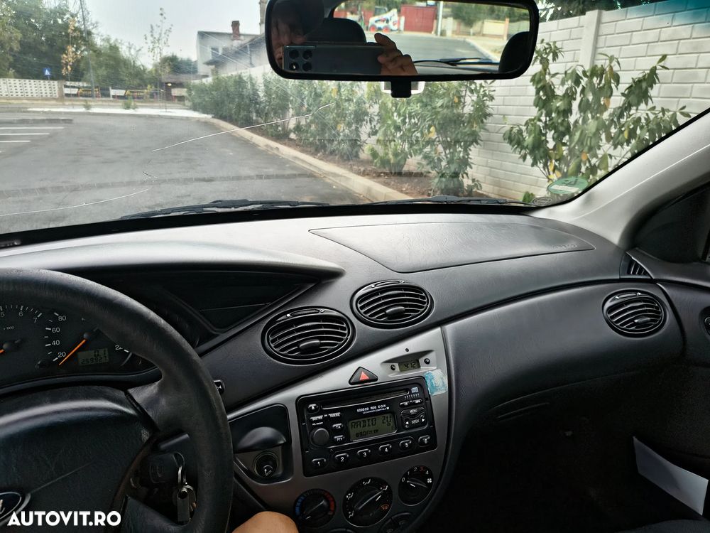 Ford Focus 1.6i 16V - 13