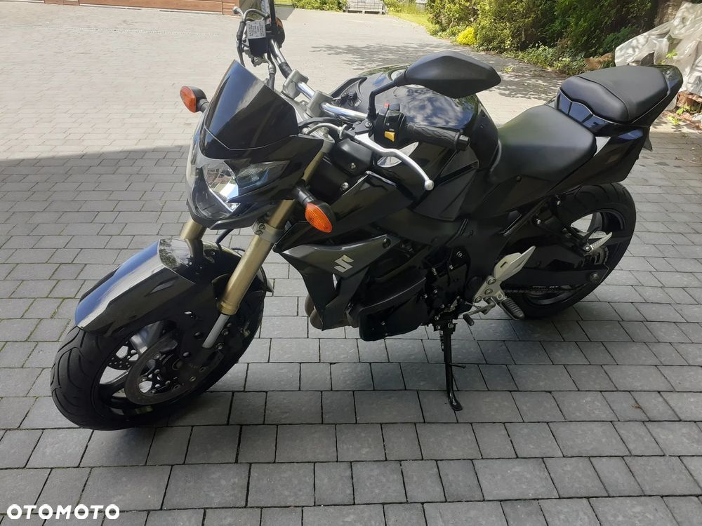 Suzuki GSR - 21