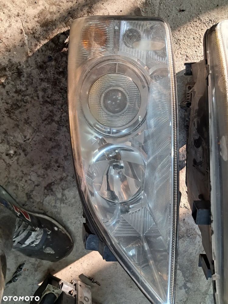 Ford Mondeo MK3 ST220 3.0 V6 Lampa przednia XENON - 4