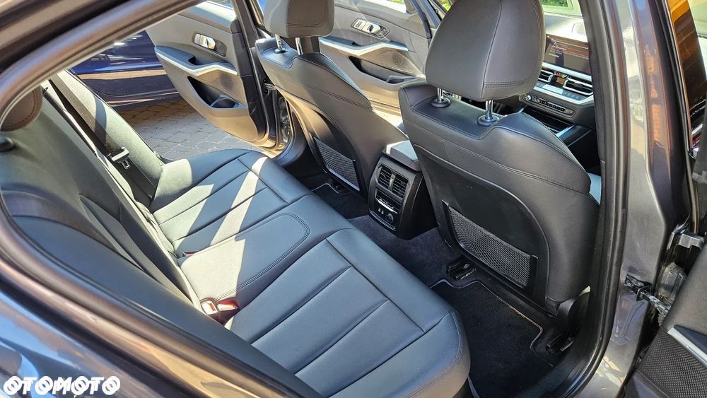 BMW Seria 3 330i xDrive M Sport sport - 28