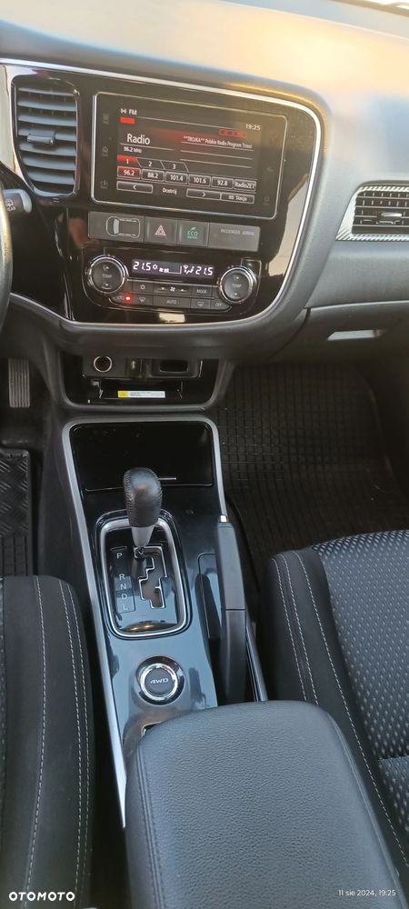 Mitsubishi Outlander 2.0 Intense + 4WD CVT - 9