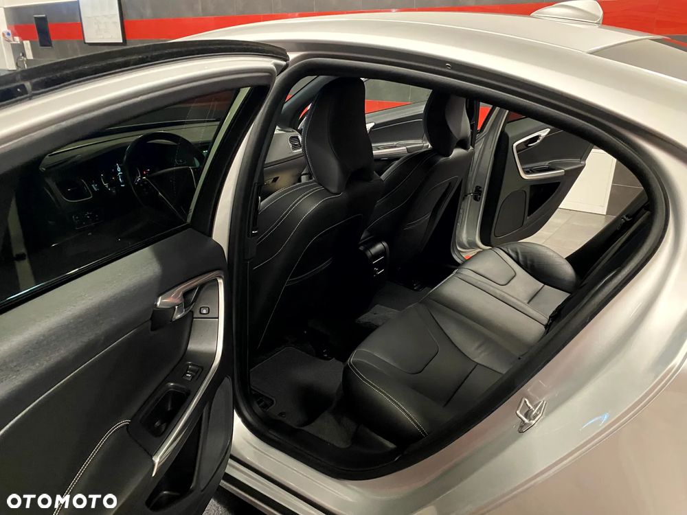 Volvo S60 D4 Geartronic RDesign - 21