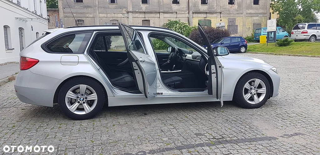 BMW Seria 3 318d DPF Touring Edition Sport - 13