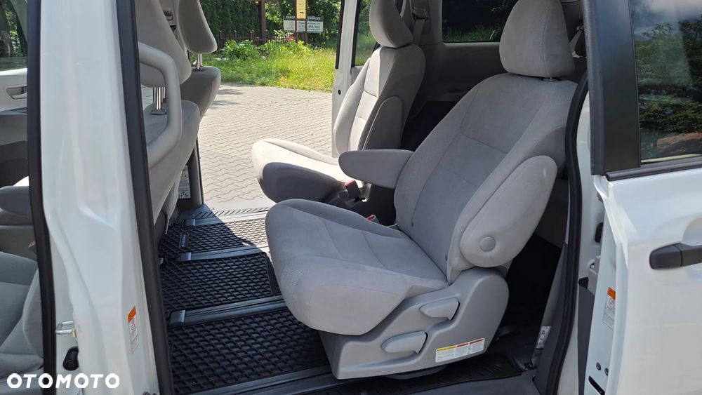 Toyota Sienna - 7