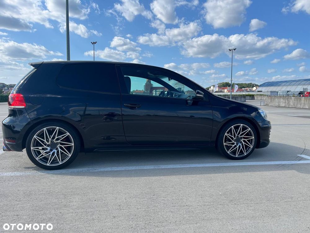 Volkswagen Golf - 6