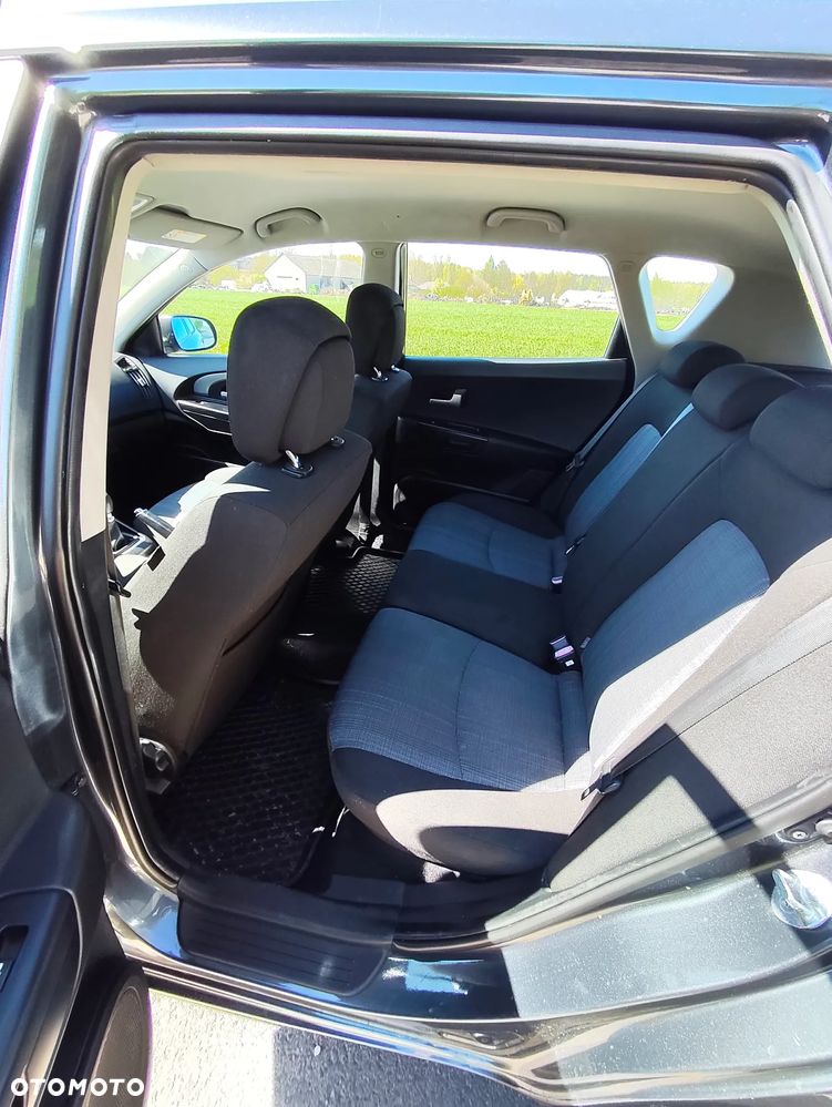 Kia Ceed - 8