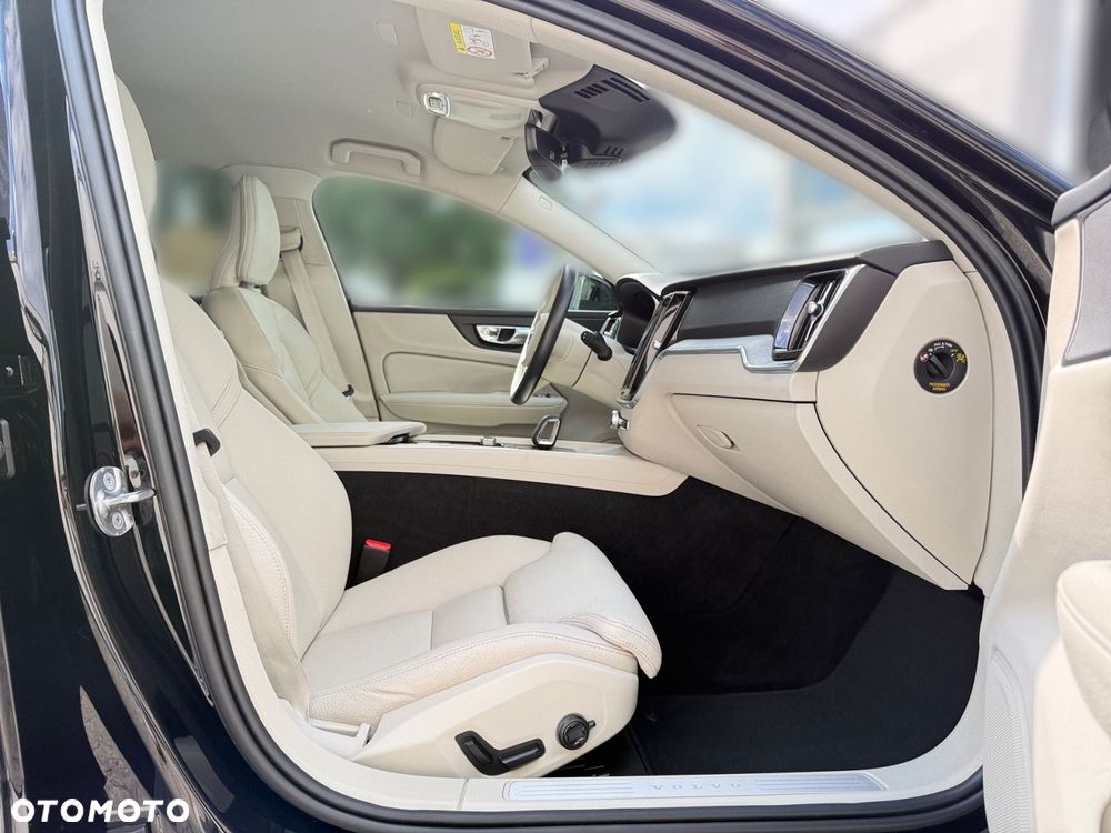 Volvo V60 Cross Country - 25