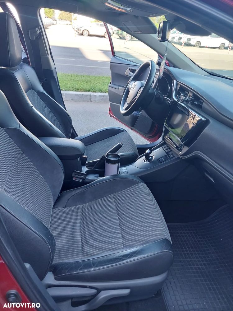 Toyota Auris 1.8 L VVT-i HSD Sol + - 8