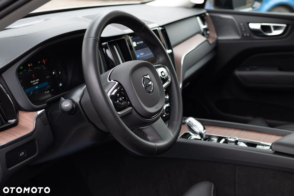 Volvo XC 60 B5 B AWD Plus Dark - 11