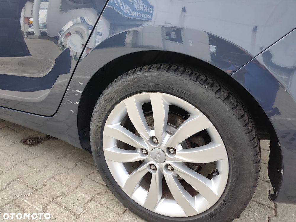 Kia Carens - 7