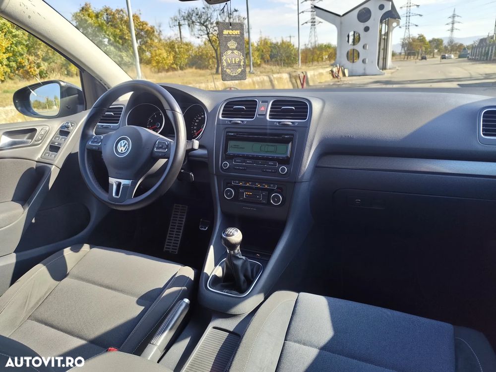 Volkswagen Golf - 6