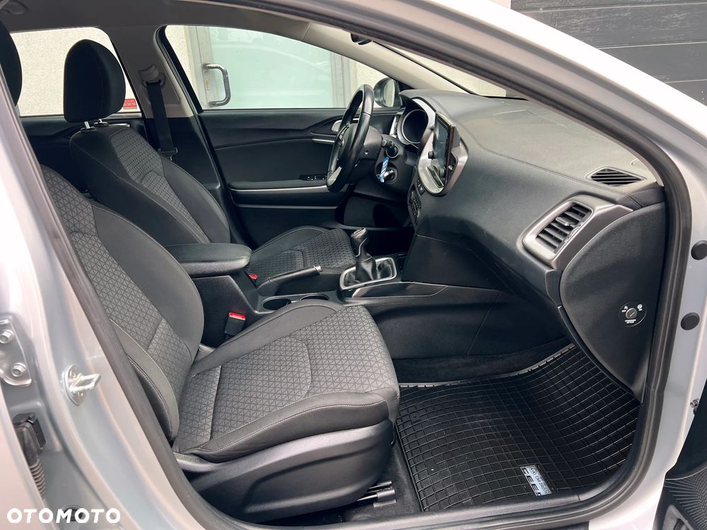 Kia Ceed 1.6 CRDi SCR M - 16