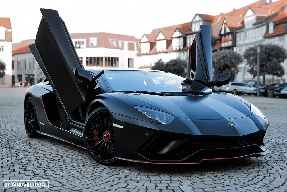 Lamborghini Aventador 6.5 V12 LP740-4 S - 3
