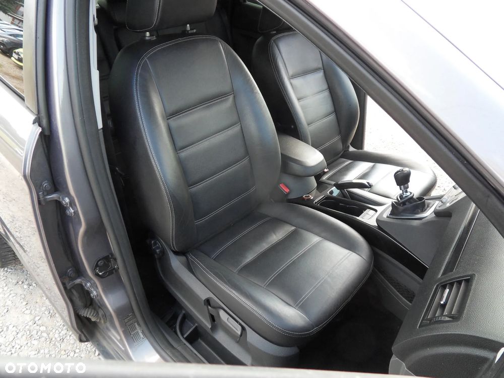 Ford Kuga 2.0 TDCi 2x4 Titanium - 15