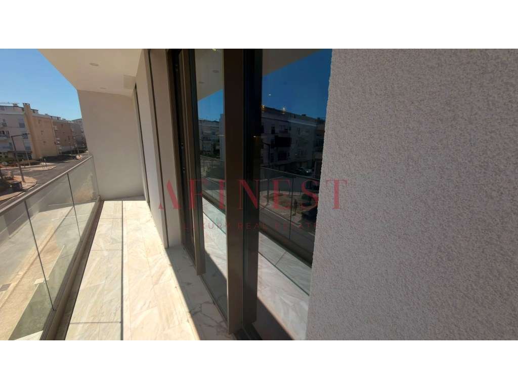T1 PARA ARRENDAMENTO EM CASCAIS - ALTO PAMPILHEIRA - VARANDA E 2 PISO. - Grande imagem: 4/9