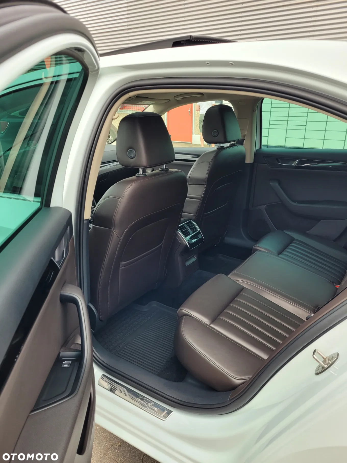 Skoda Superb 2.0 TDI L&K DSG - 11