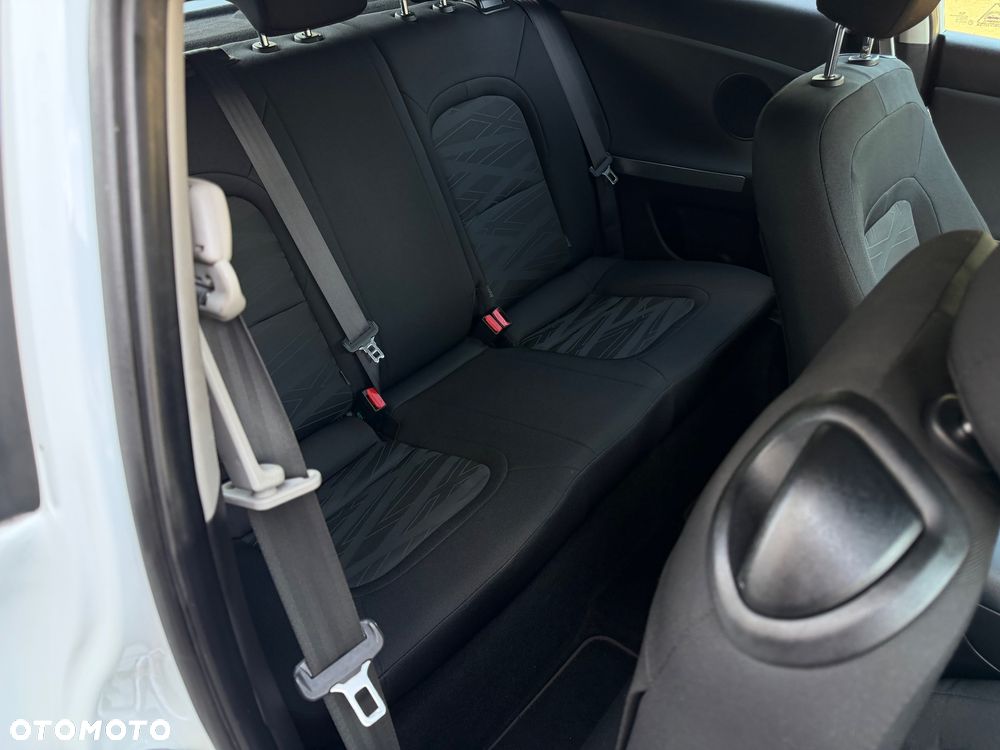 Kia Ceed 1.6 GDI Dream Team Edition - 25