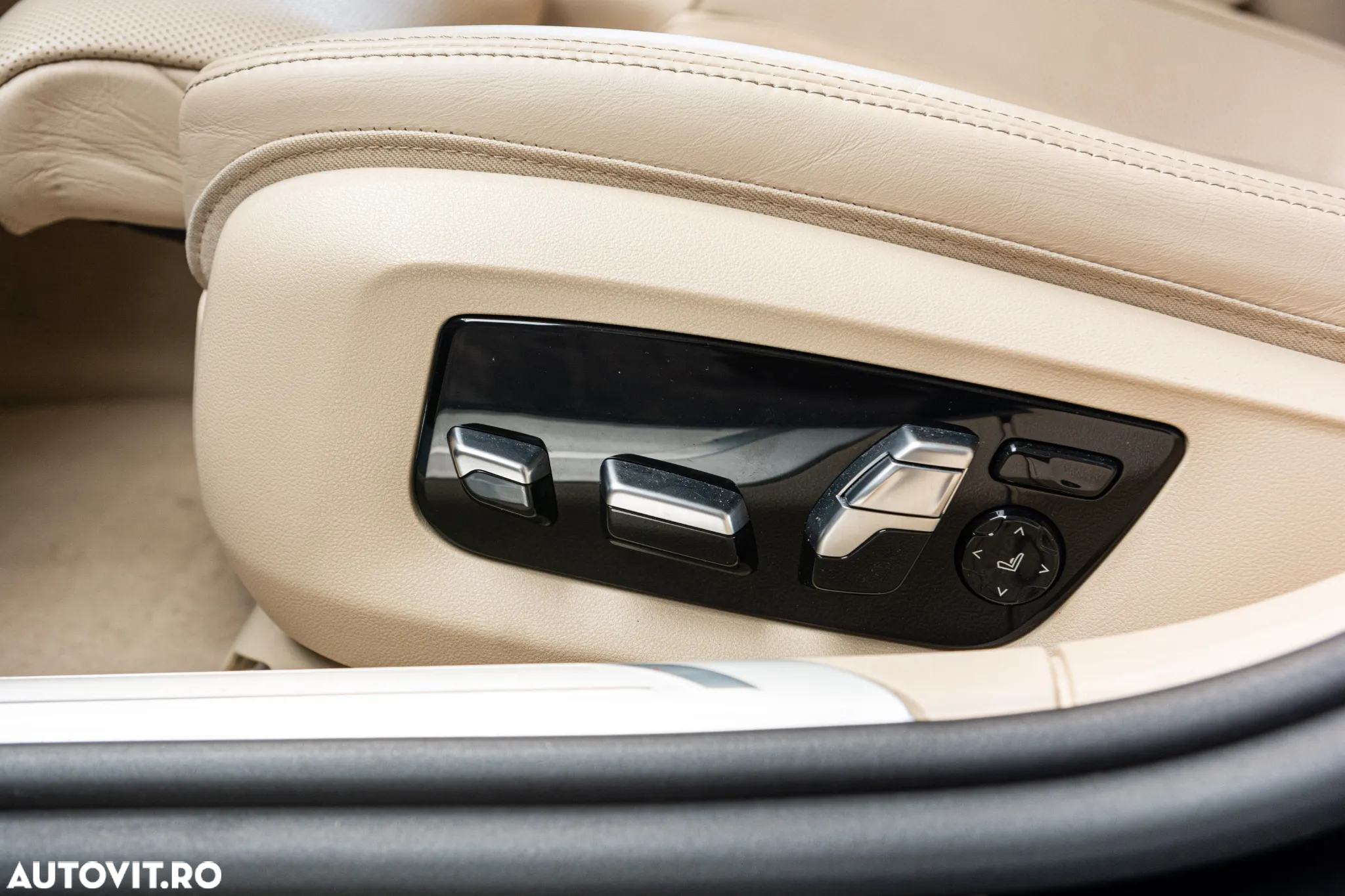 BMW Seria 7 730d xDrive MHEV - 29
