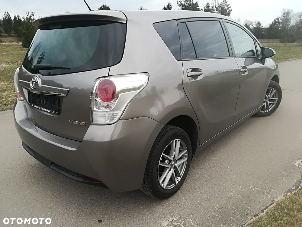 Toyota Verso 1.6 D-4D Prestige - 15