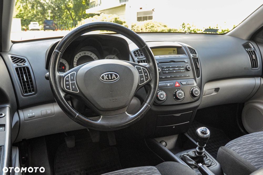 Kia Ceed - 9